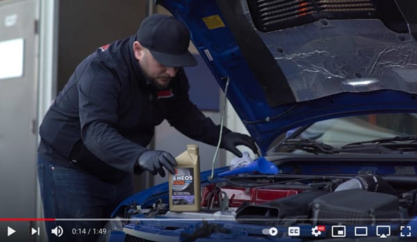 Mechanic using ENEOS Oil