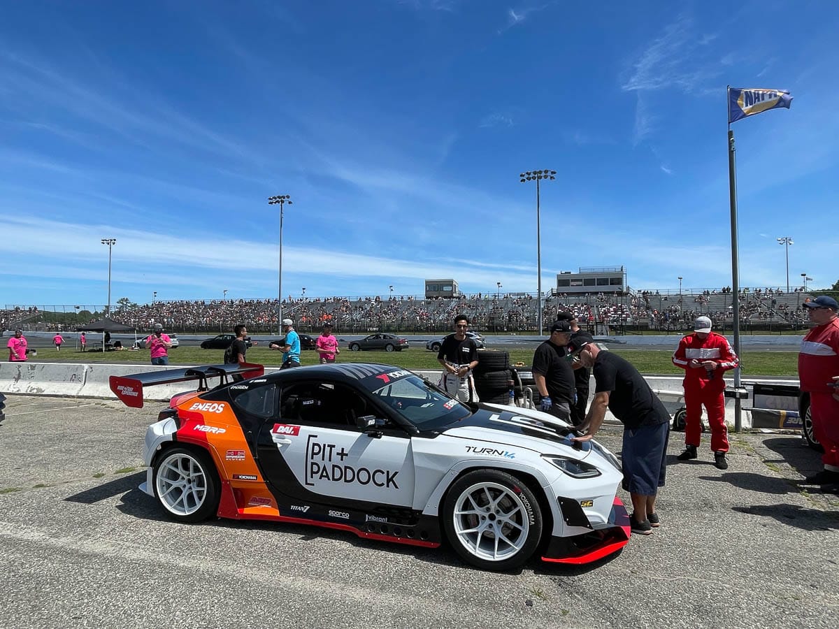 Dai Yoshihara with Pit Paddock car and team