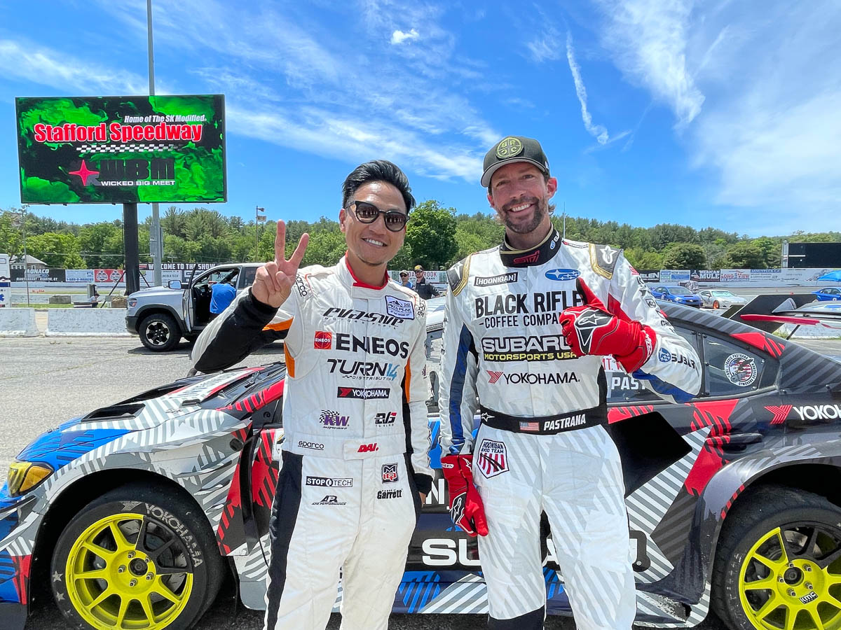 Dai Yoshihara with fellow racer