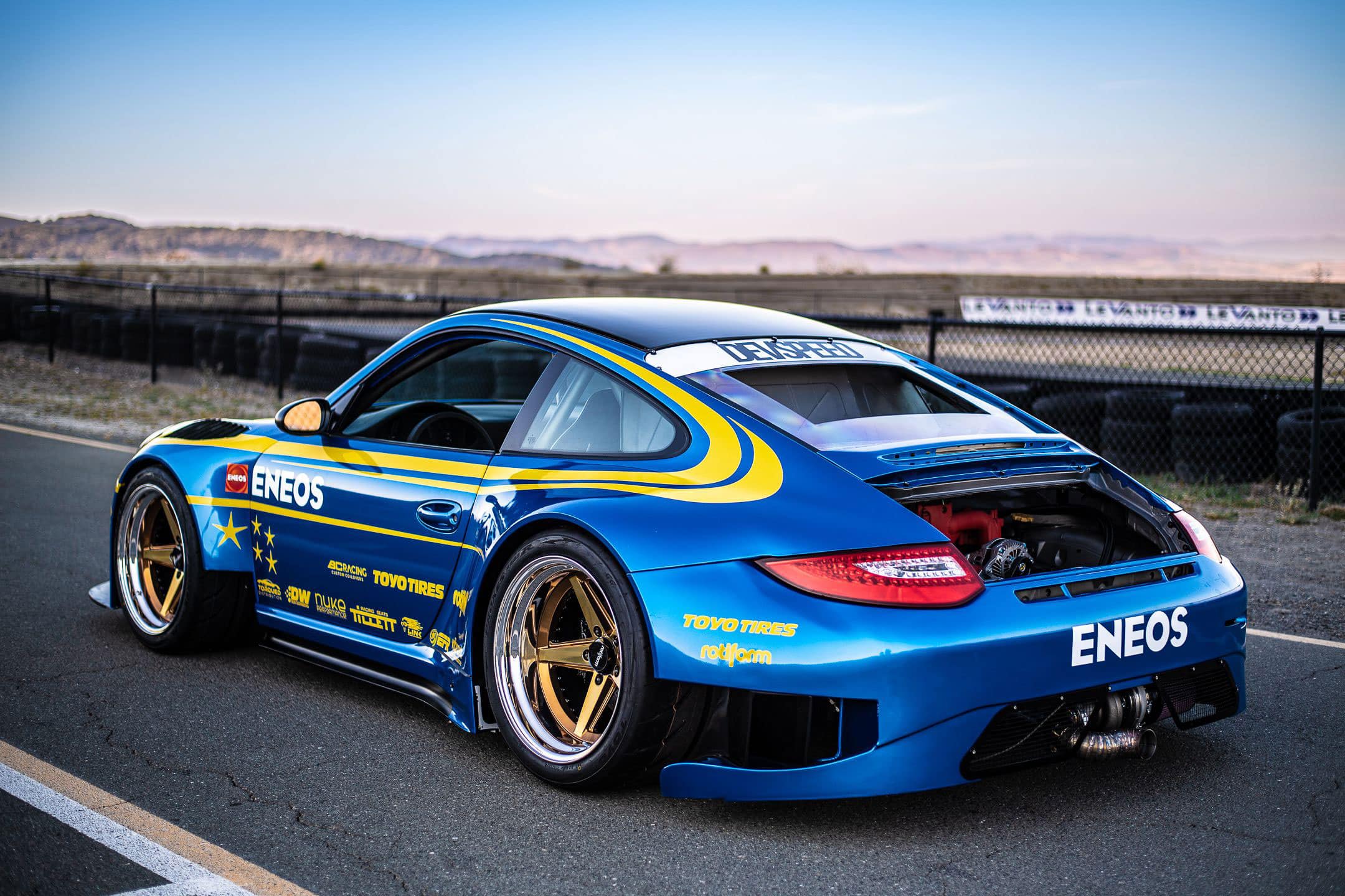 DevSpeed ENEOS Porsche 911 GT3 STI