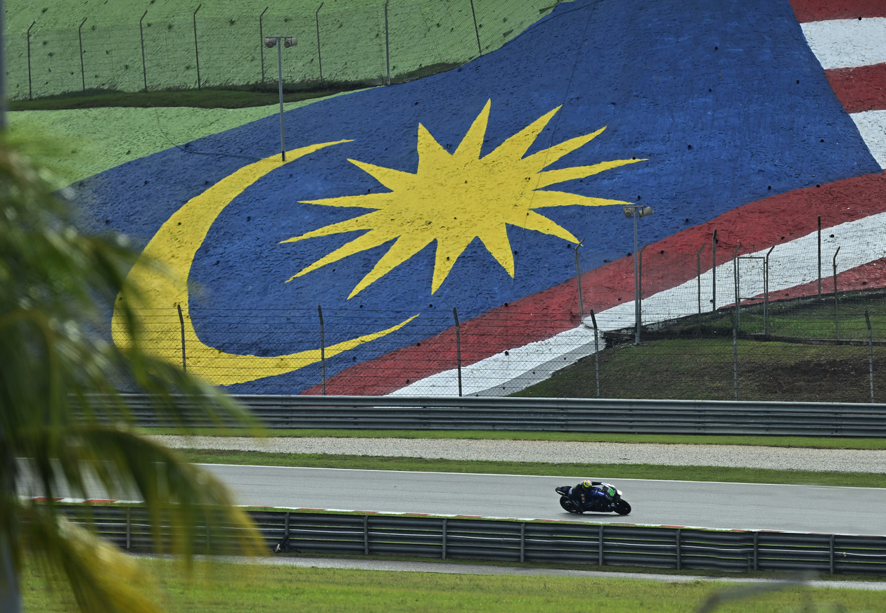 Quartararo racing in 2022 Malaysian MotoGP