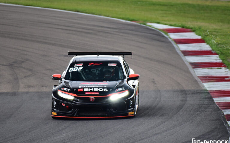 Dai driving ENEOS Pit+Paddock car