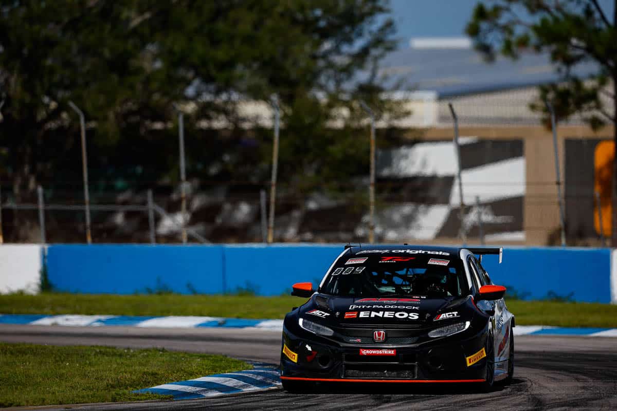 Pit+Paddock Civic Type R TCX on the attack.