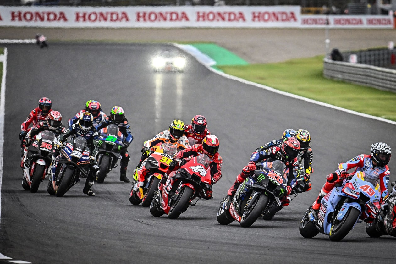 Team ENEOS fights during challenging weather at the Japanese GP