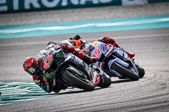 Fabio Quartararo battles the pack at the 2023 Malaysian MotoGP to finish P5