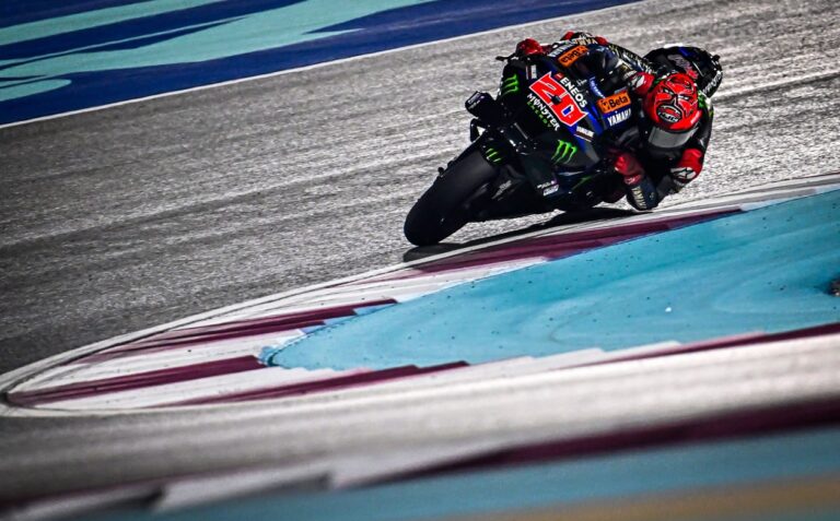 Fabio Quartararo fighting for seventh during the main race, Qatar MotoGP 2023.