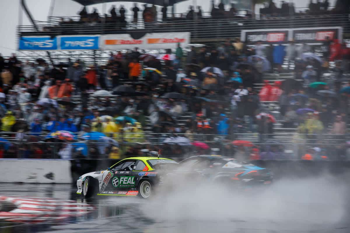 Simen Olsen chases James Deane during the Finals, 2024 Formula DRIFT Long Beach