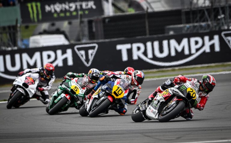 Fabio Quartararo fighting for positioning, 2024 British MotoGP