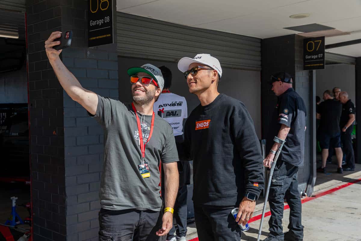 Dai poses for a selfie with a fan, 2024 World Time Attack Challenge Dai poses for a selfie with a fan, 2024 World Time Attack Challenge