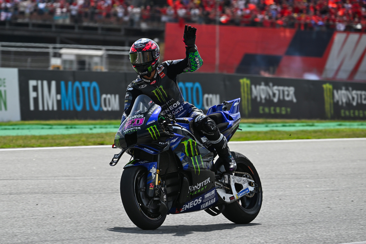 Quartararo salutes the crowd, 2025 MotoGP Catalunya